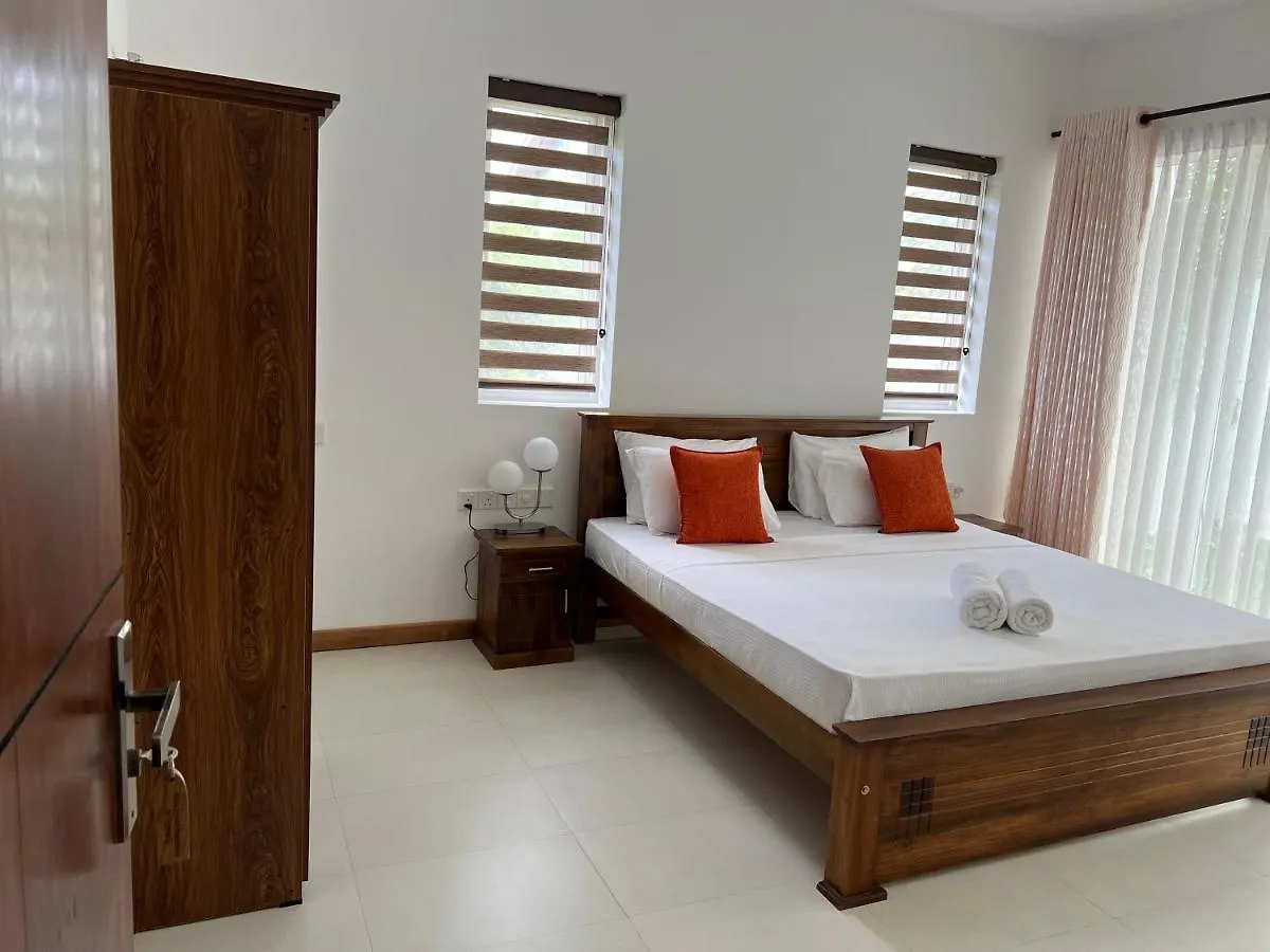 Bed & Breakfast Silina Airport Residence & Transit Hotel
