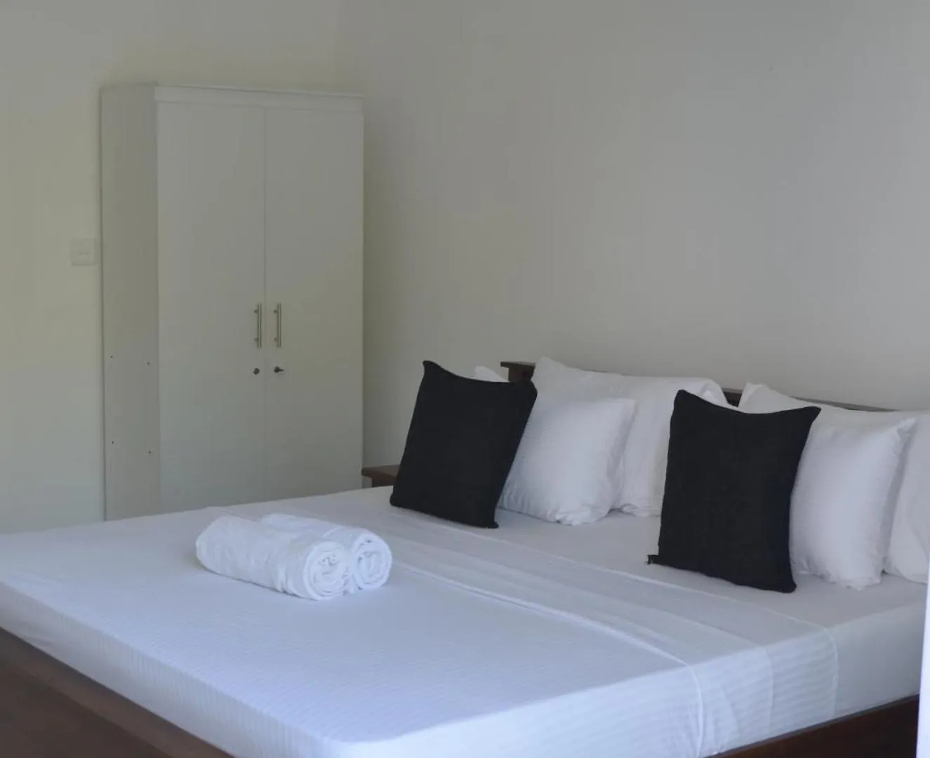 Bed & Breakfast Silina Airport Residence & Transit Hotel Sri Lanka