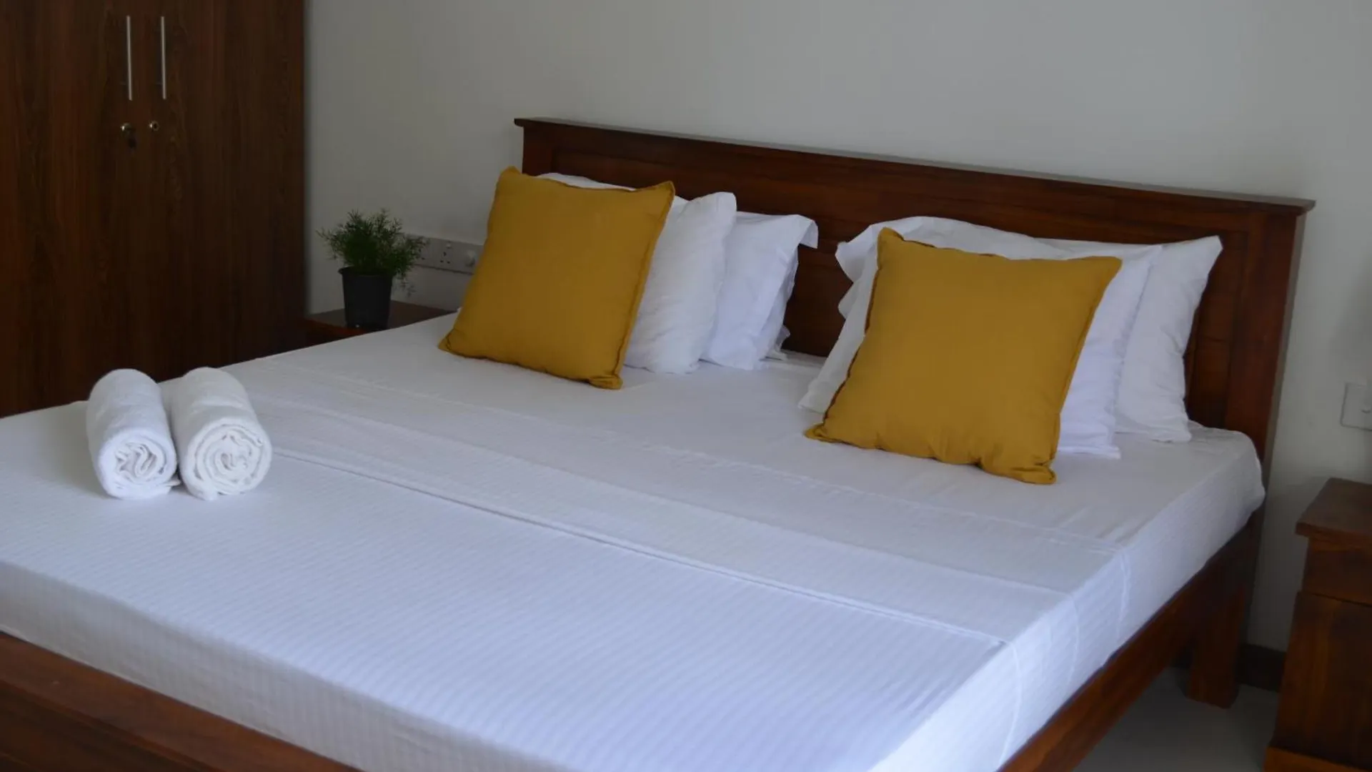 Bed & Breakfast Silina Airport Residence & Transit Hotel